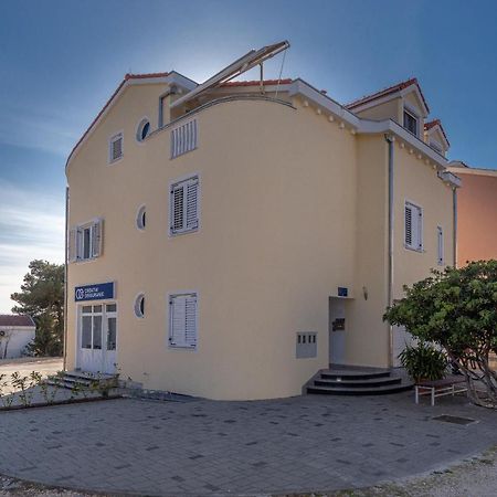 Apartments Dalmata Biograd Na Moru Esterno foto