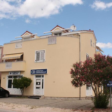 Apartments Dalmata Biograd Biograd Na Moru Esterno foto