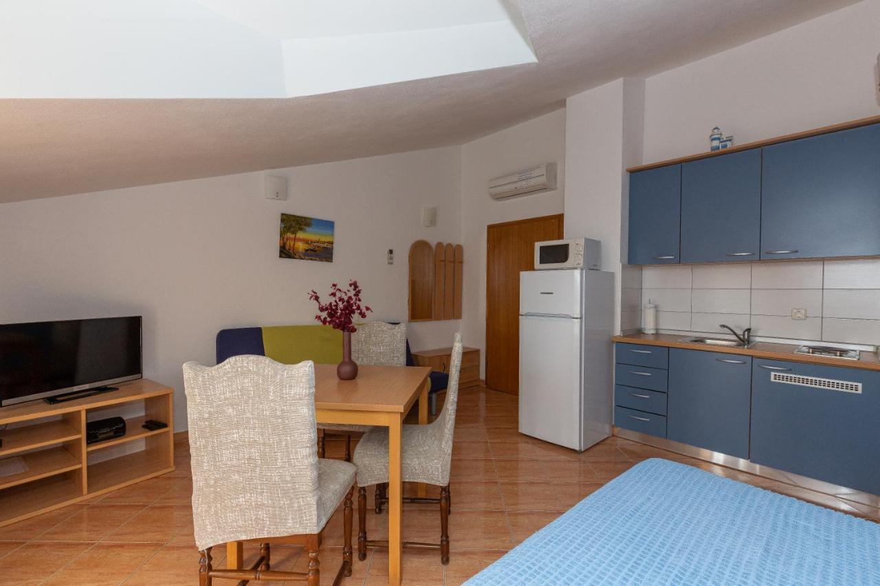 Apartments Dalmata Biograd Na Moru Esterno foto