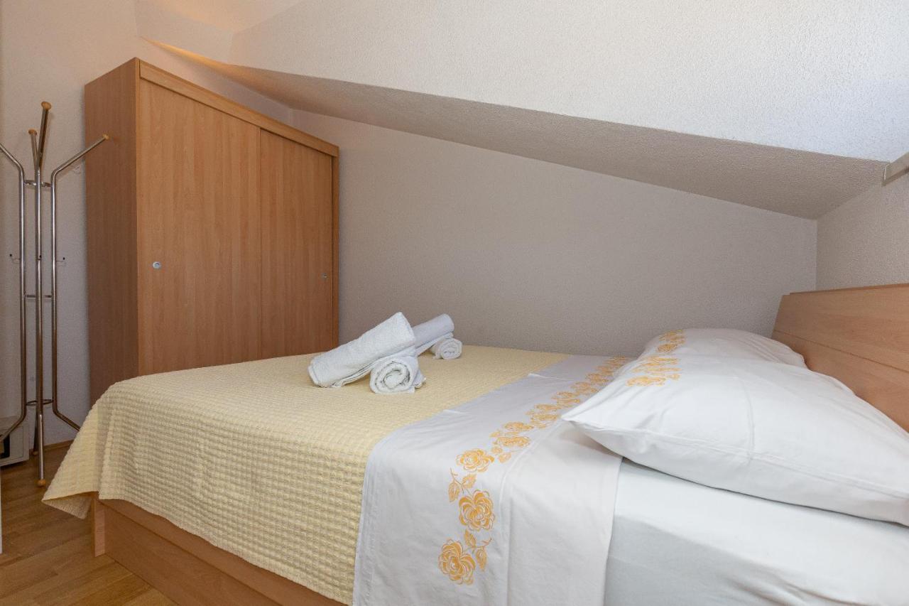 Apartments Dalmata Biograd Biograd Na Moru Esterno foto