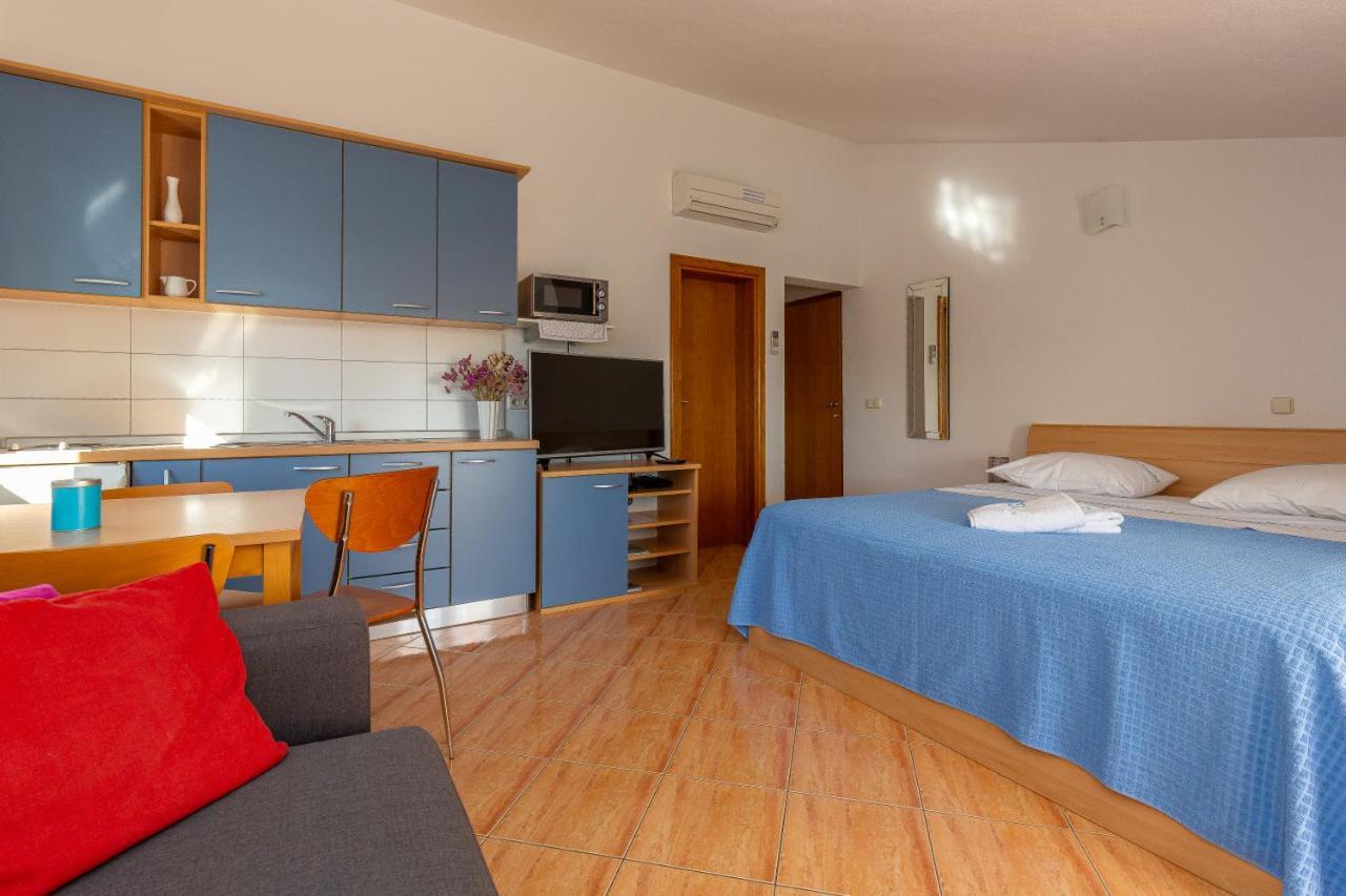 Apartments Dalmata Biograd Na Moru Esterno foto
